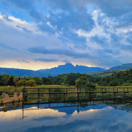 Dragon Peaks Mountain Resort Champagne Valley Екстер'єр фото