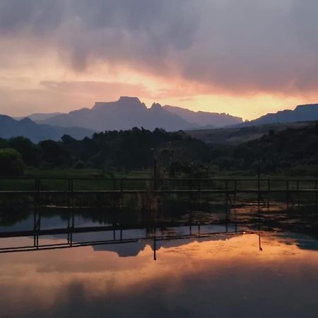 Dragon Peaks Mountain Resort Champagne Valley Екстер'єр фото