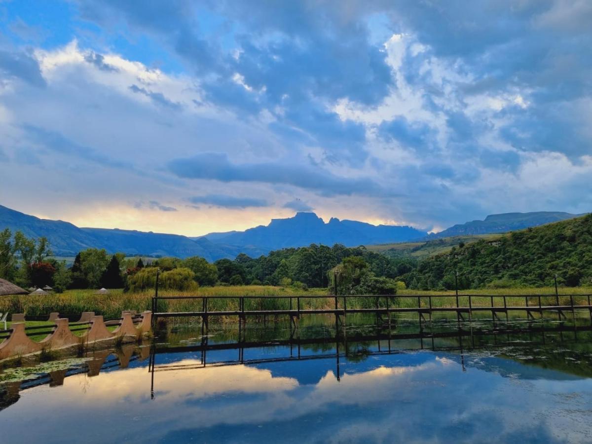 Dragon Peaks Mountain Resort Champagne Valley Екстер'єр фото
