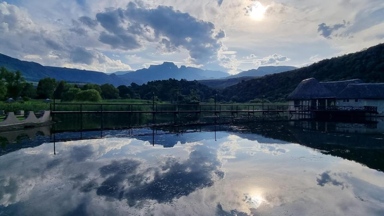 Dragon Peaks Mountain Resort Champagne Valley Екстер'єр фото