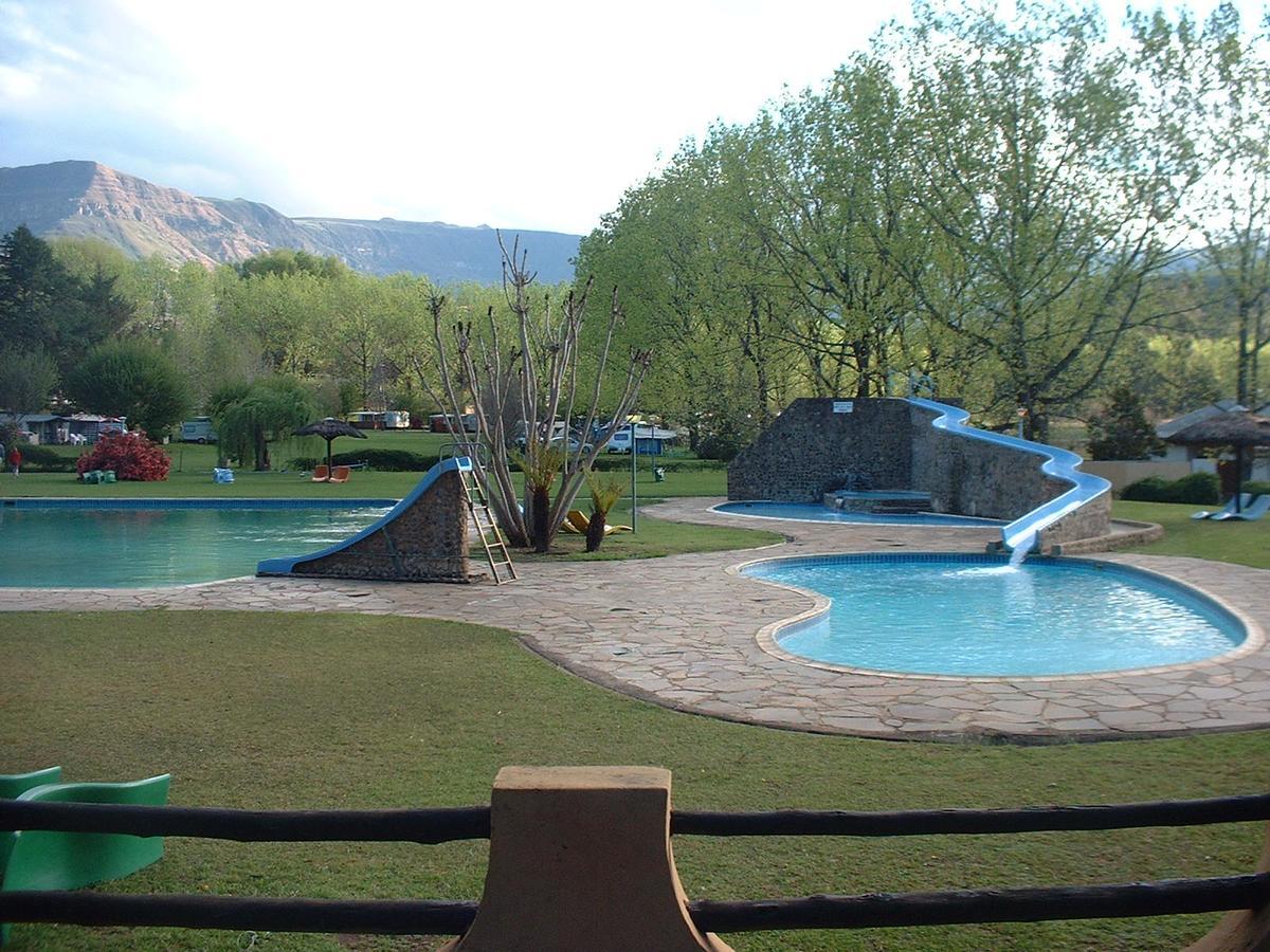 Dragon Peaks Mountain Resort Champagne Valley Екстер'єр фото