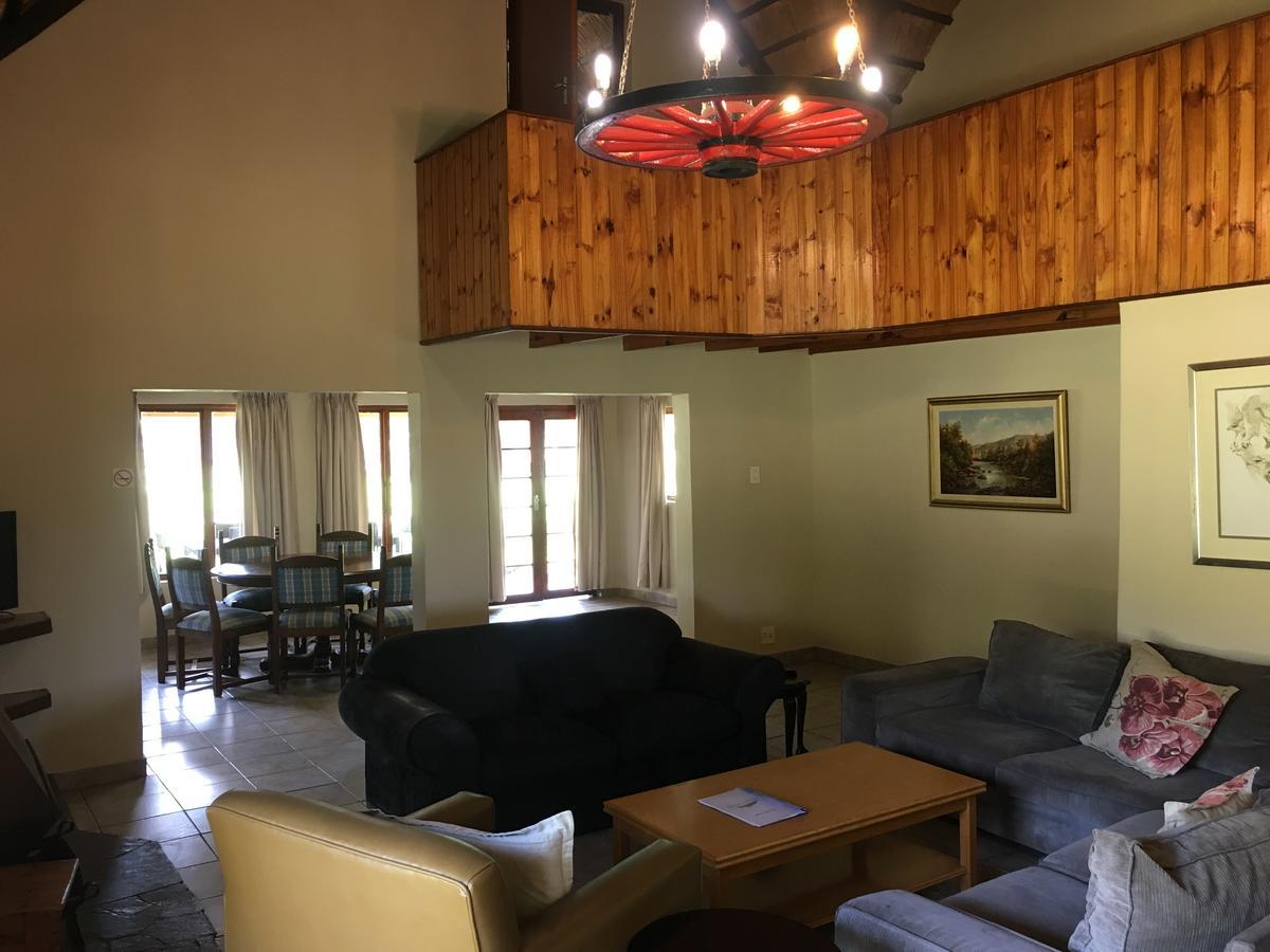 Dragon Peaks Mountain Resort Champagne Valley Екстер'єр фото