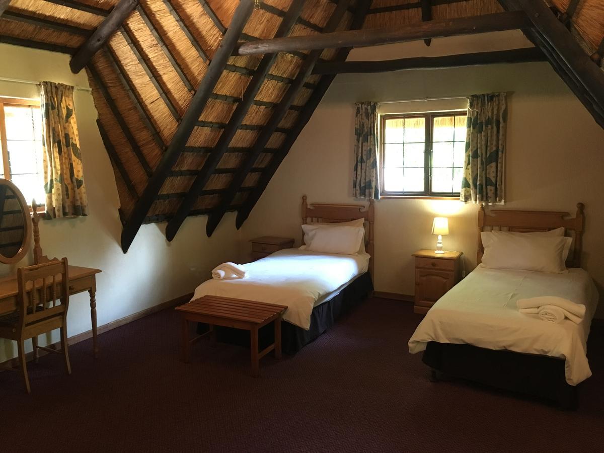 Dragon Peaks Mountain Resort Champagne Valley Екстер'єр фото