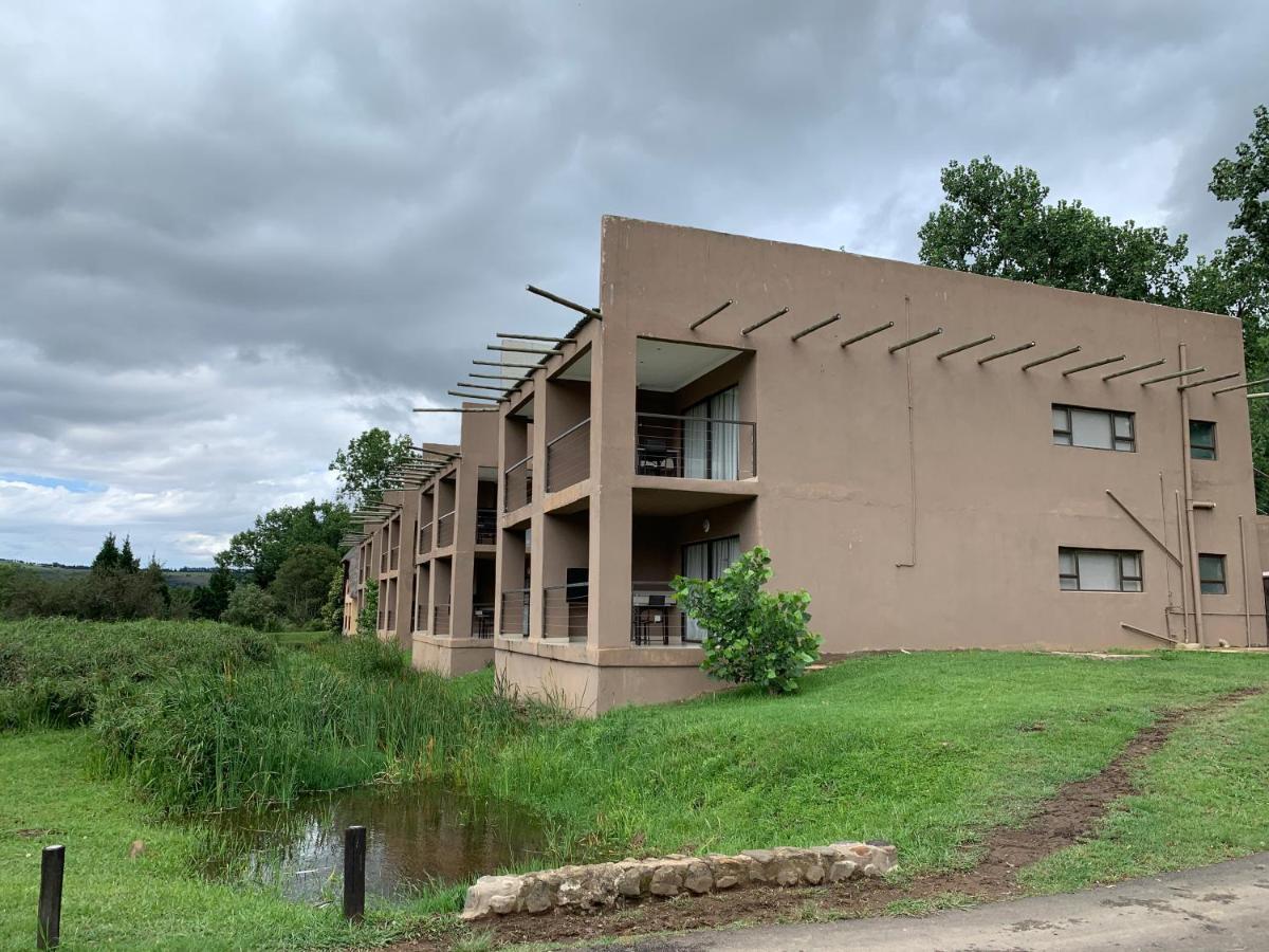 Dragon Peaks Mountain Resort Champagne Valley Екстер'єр фото